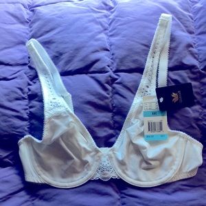 NWT Wacoal style 851211 32C in white.